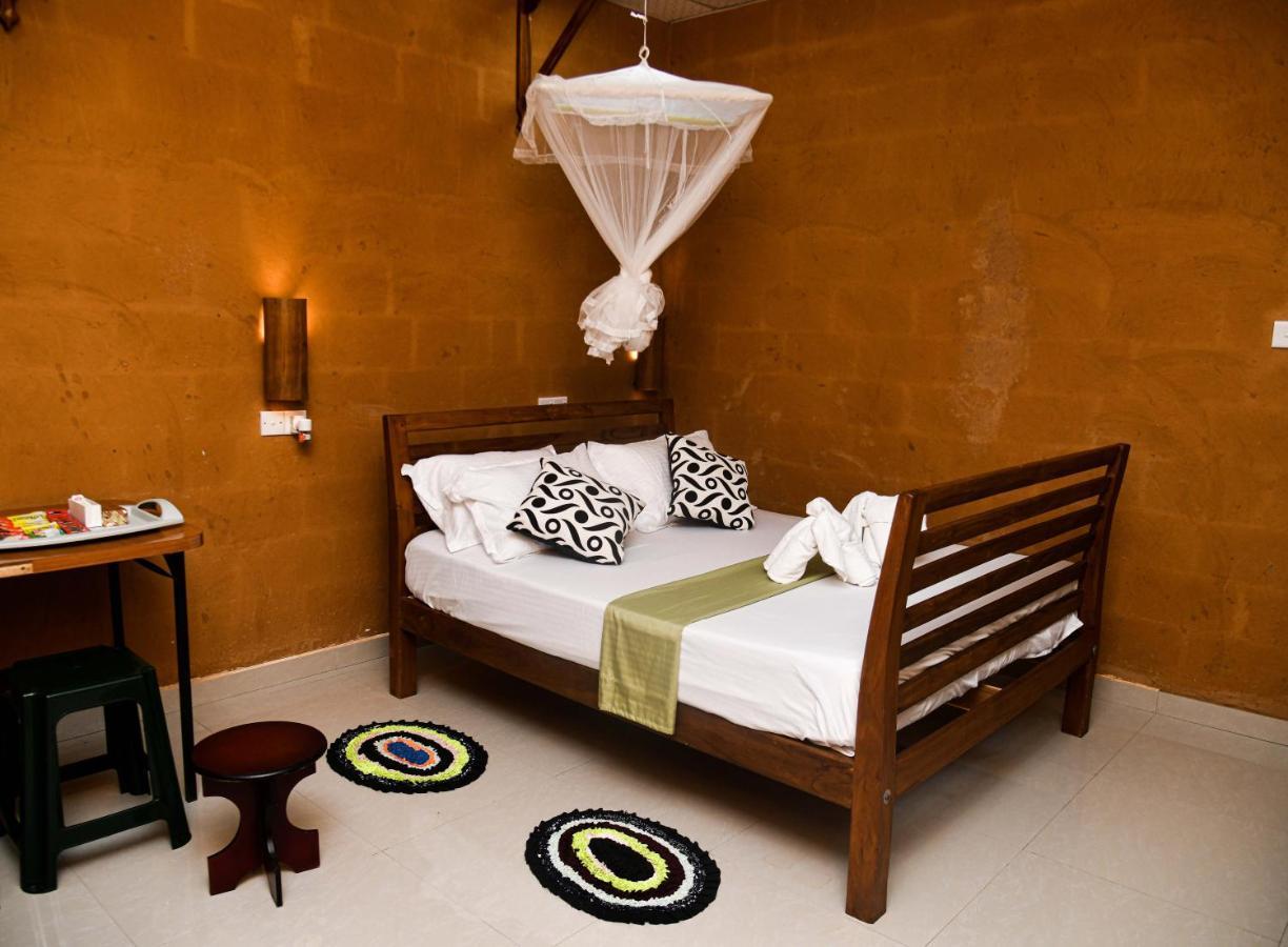 Hotel Clay House Udawalawe Esterno foto
