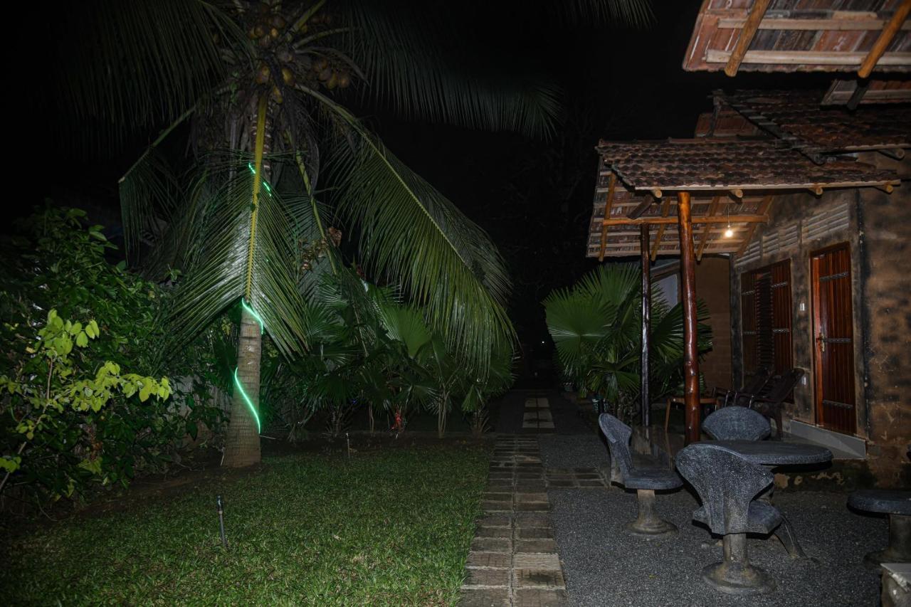 Hotel Clay House Udawalawe Esterno foto